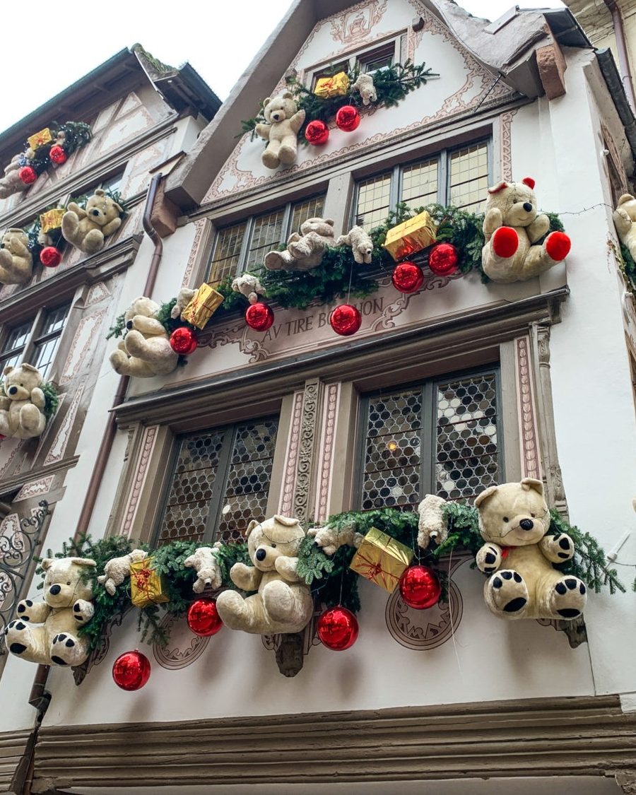 Strasbourg Cathedral above the Christmas market